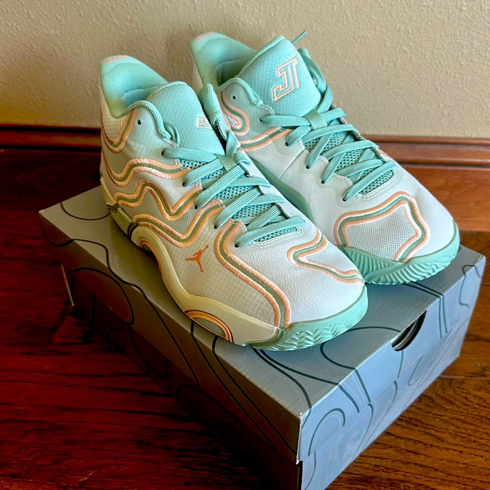 New in box Jordan Tatum 3 basketball shoes- 7 youth